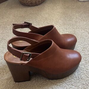 Elegant Tan Leather Mules with Strap